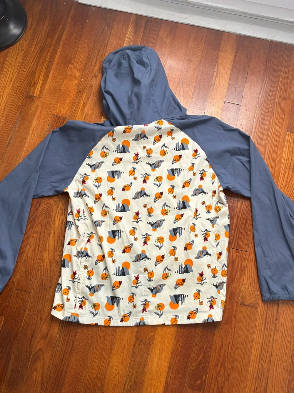 EUC The North Face Blue Floral Hooded Pullover Jacket Size M Outdoor Anorak